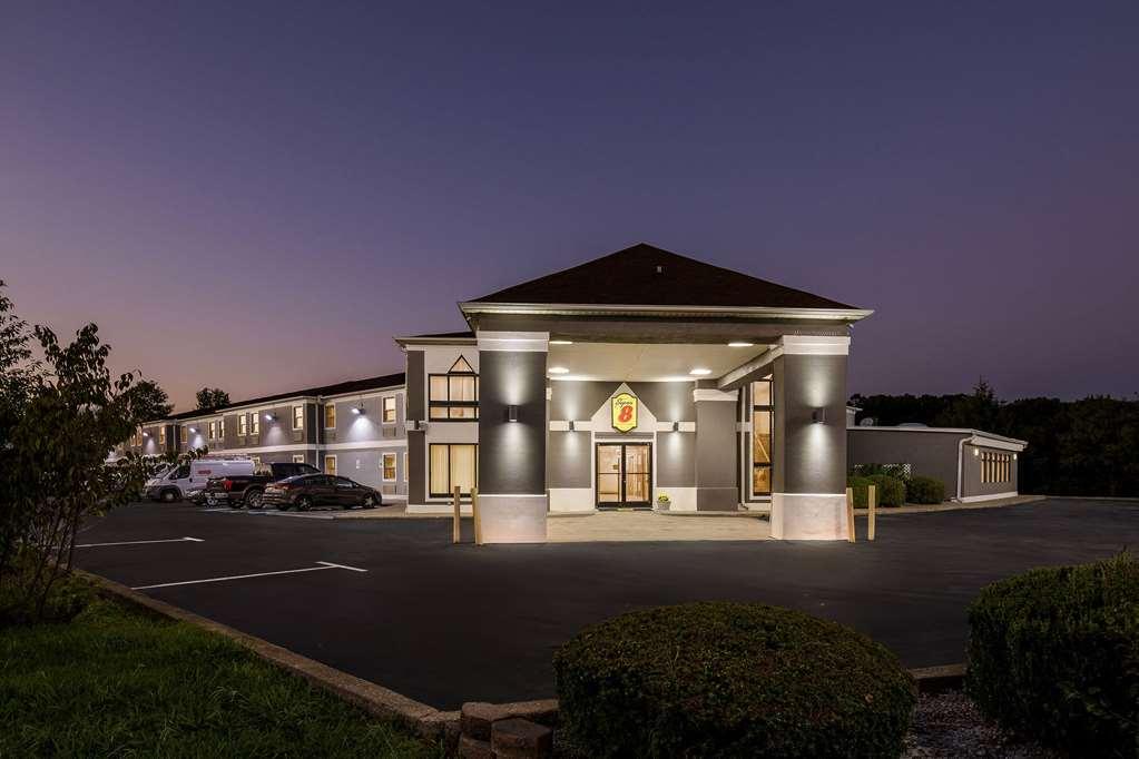 Super 8 By Wyndham Dickson Hotel Exterior foto