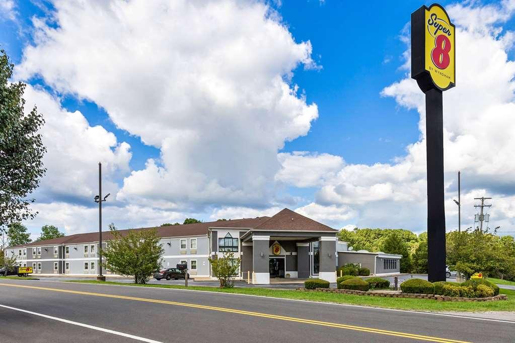 Super 8 By Wyndham Dickson Hotel Exterior foto